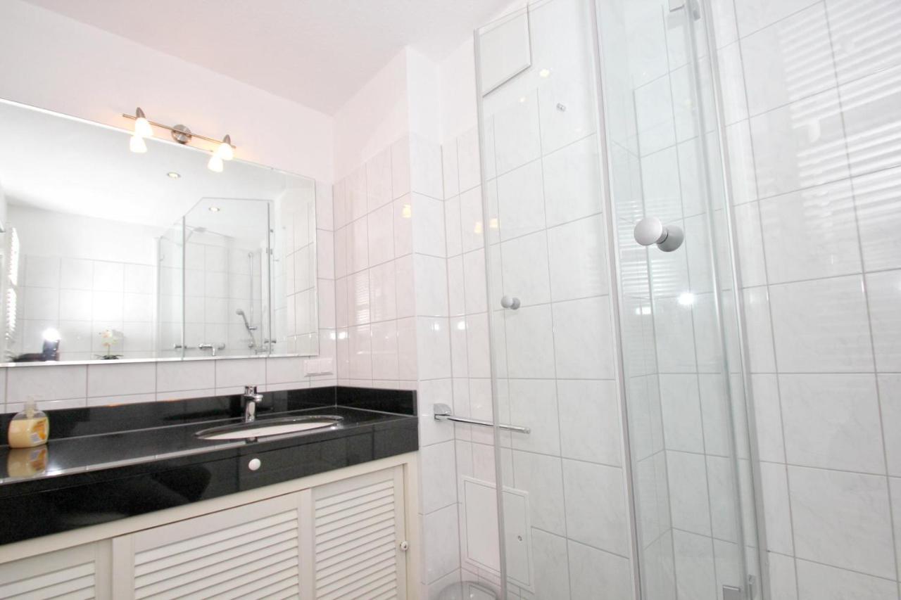 Hafennahe Ferienwohnung Mit Balkon Und Meerblick - Hafenhaeuser Wiek Wohnung 14 Wiek auf Ruegen Exterior foto