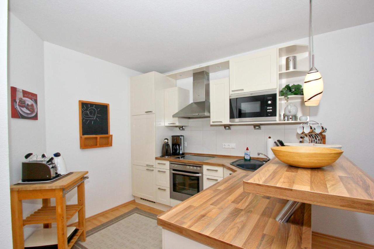 Hafennahe Ferienwohnung Mit Balkon Und Meerblick - Hafenhaeuser Wiek Wohnung 14 Wiek auf Ruegen Exterior foto